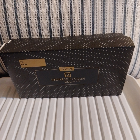 Stone Mountain Accessories Floral Embossed Blue Leather Case - Picture 2 of 2